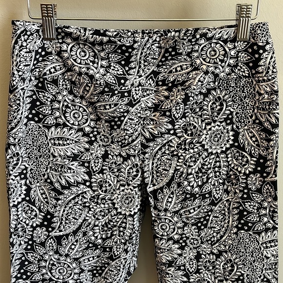 Elliott Lauren Ankle Pants Bohemian Lace Paisley Black & White Stretch Size 4 - Picture 3 of 8